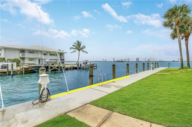 $4,750 | 1155 Lake Shore Drive, Unit 202, West Palm Beach, FL 33403