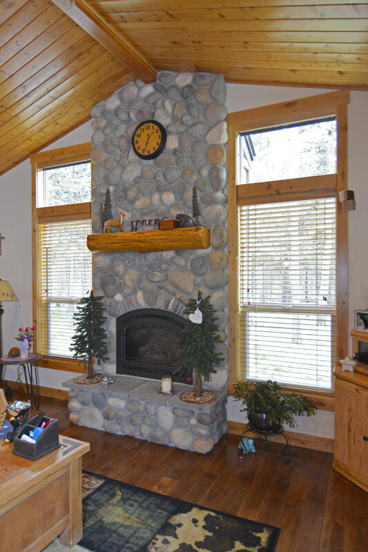 54885 Tamarack Road Bend, OR 97707 - Photo 11 of 30 05