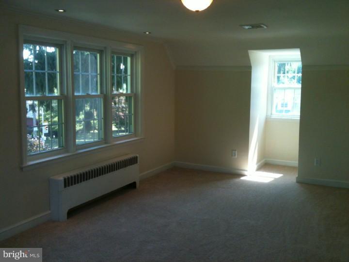 343 Kenhorst Boulevard Reading, PA 19607 - Photo 16 of 25 Bedroom - Main