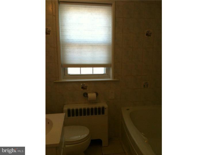 343 Kenhorst Boulevard Reading, PA 19607 - Photo 17 of 25 Bathroom
