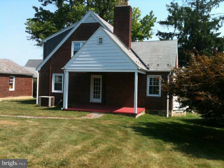 343 Kenhorst Boulevard Reading, PA 19607 - Photo 3 of 25 Exterior Side
