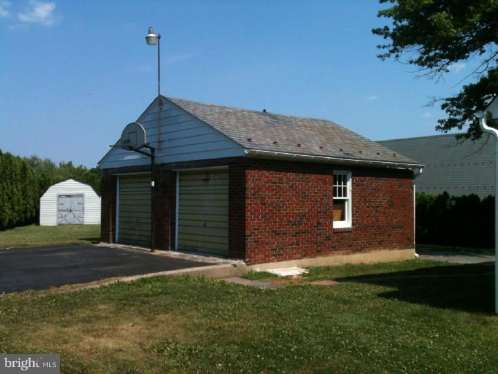 343 Kenhorst Boulevard Reading, PA 19607 - Photo 21 of 25 Garage