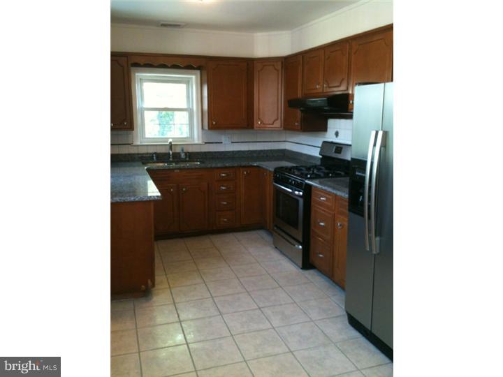 343 Kenhorst Boulevard Reading, PA 19607 - Photo 4 of 25 Kitchen