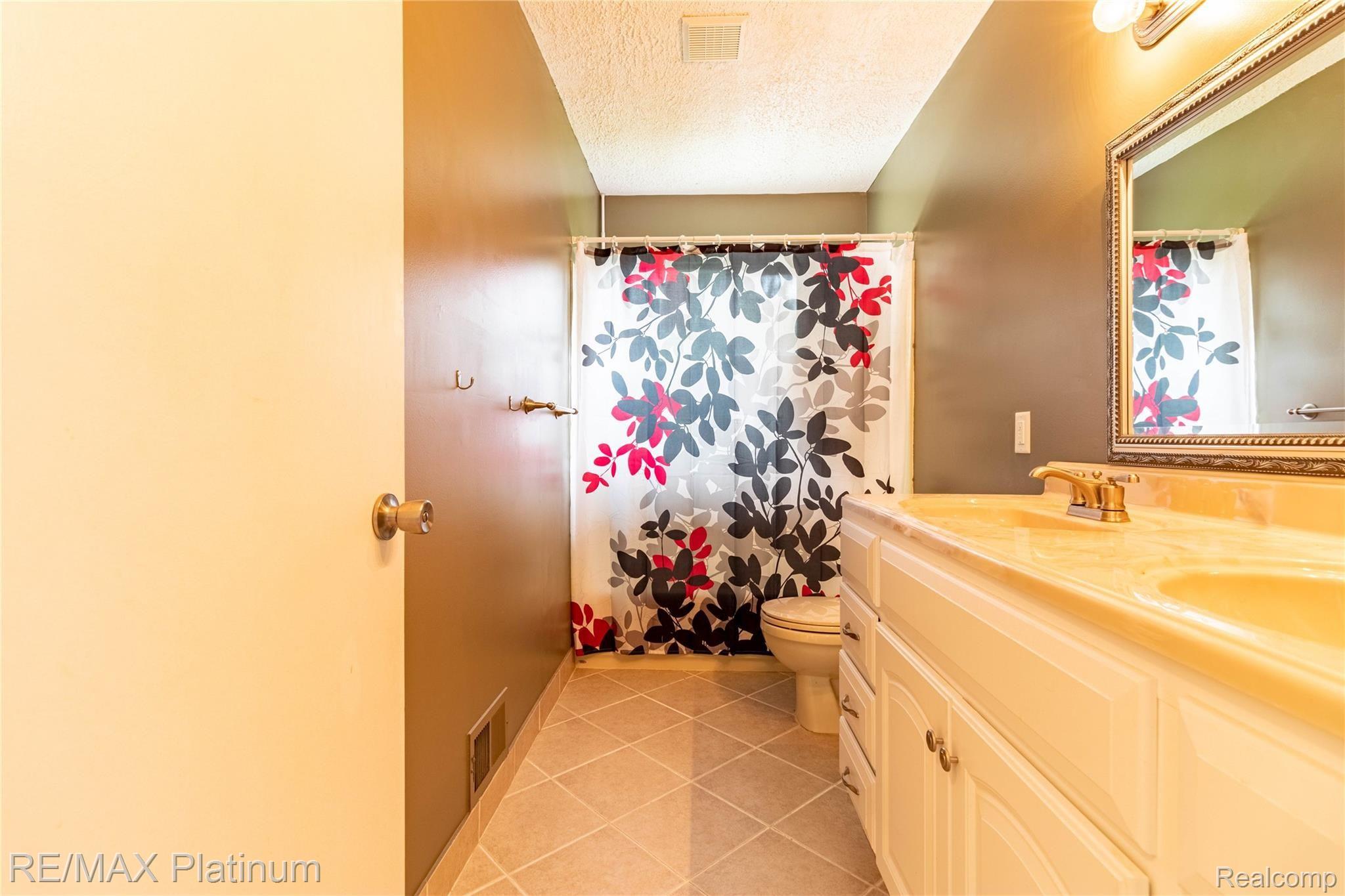 1500 Remsing Street Hartland, MI 48353 - Photo 26 of 39 30.Bath