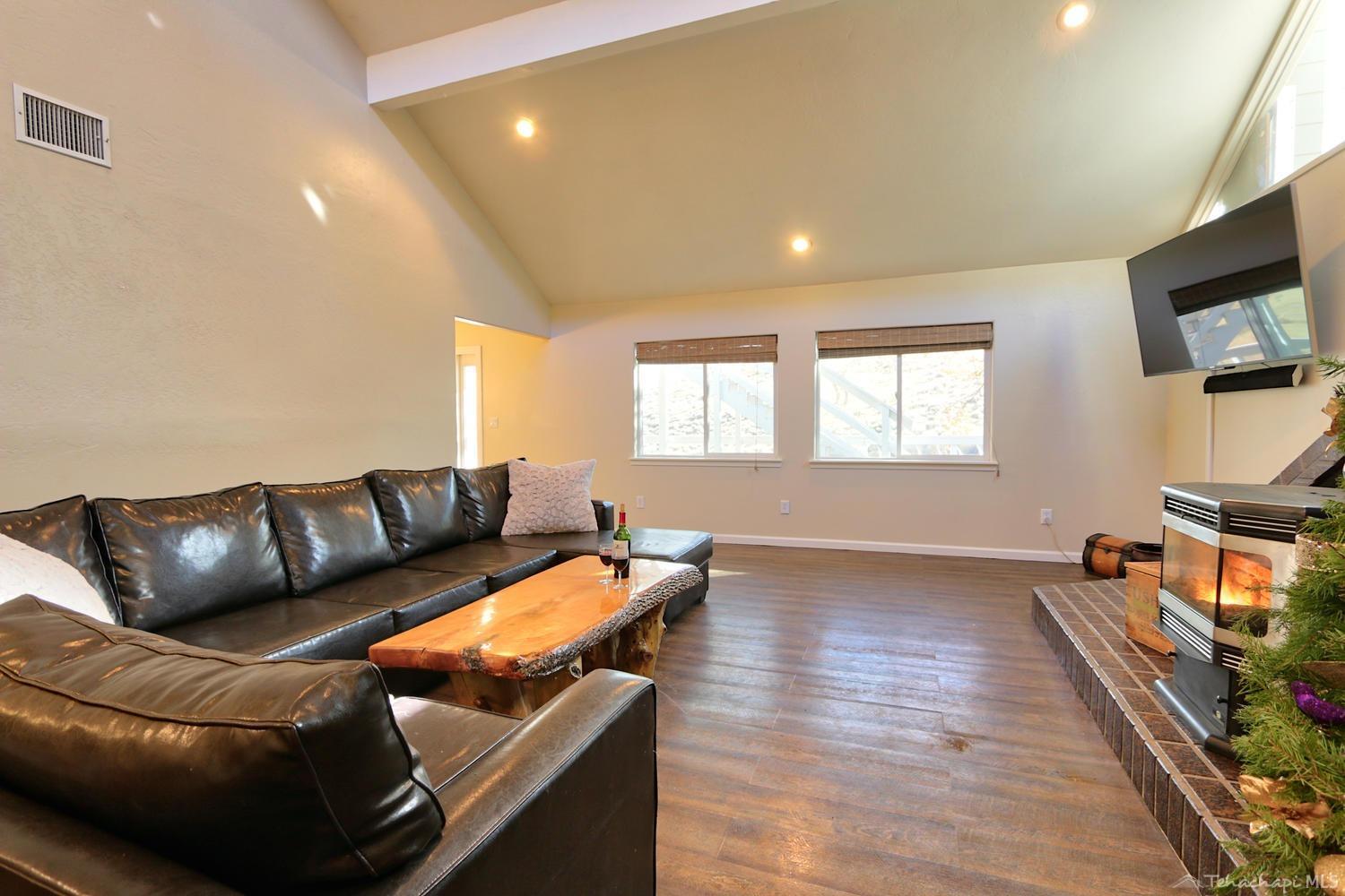 19512 Water Canyon Road Tehachapi, CA 93561 - Photo 15 of 60 Gallery Image 15
