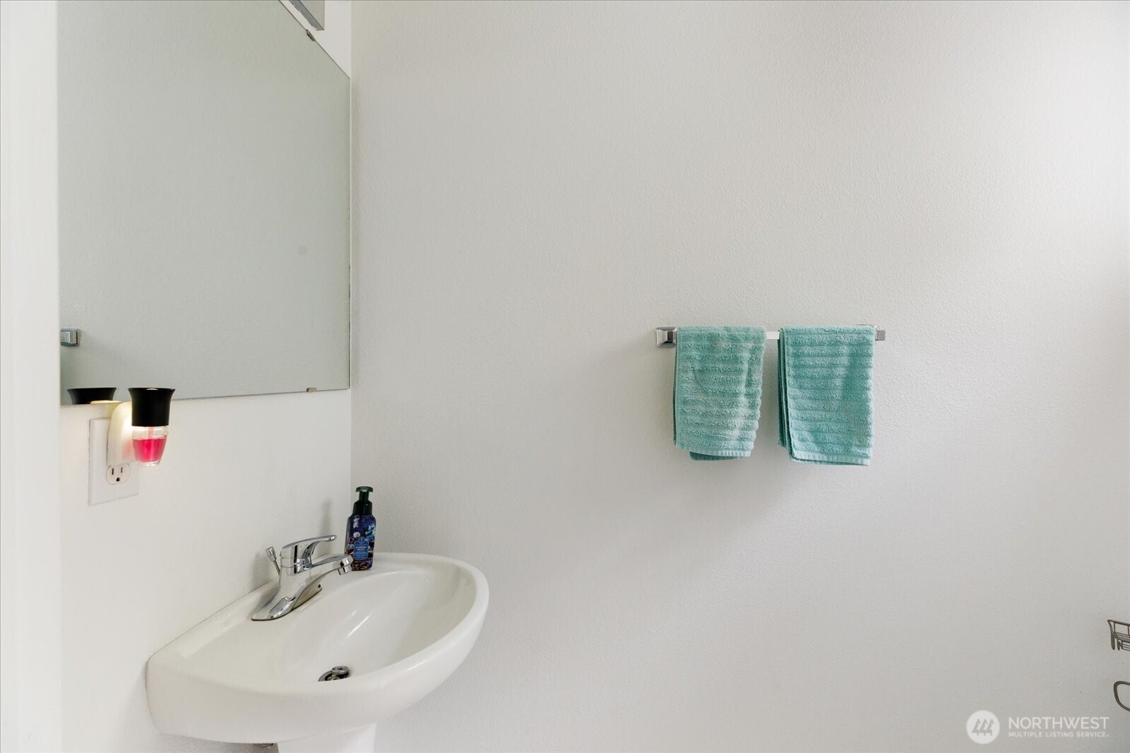 30875 State Rte 20, Unit M2 Oak Harbor, WA 98277 - Photo 15 of 29 a bathroom with a sink and a window