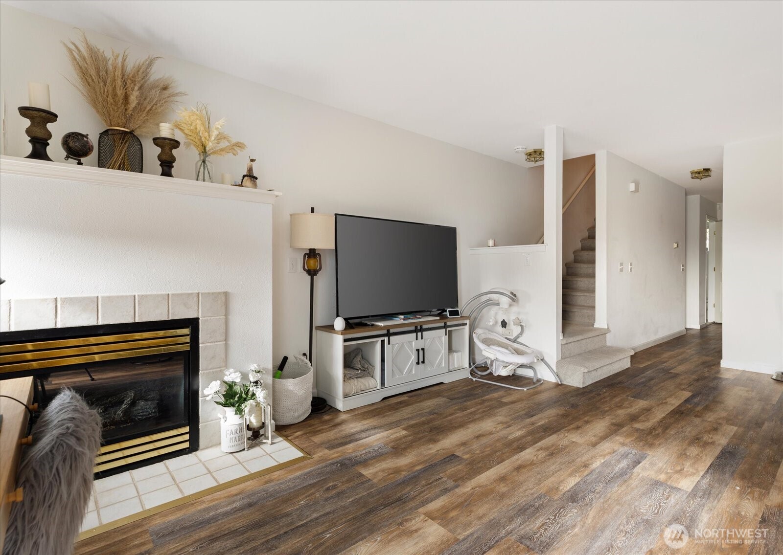 30875 State Rte 20, Unit M2 Oak Harbor, WA 98277 - Photo 7 of 29 a living room with furniture and a flat screen tv