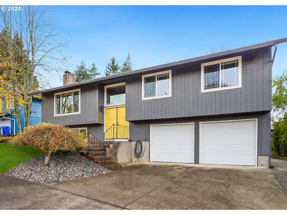 2097 Southwest Brixton Place Gresham, OR 97080 - Photo 3 of 43 a house view with a outdoor space
