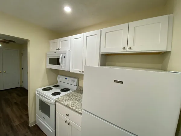 $1,899 | 171 Eastern Avenue, Unit 104, Manchester, NH 03104