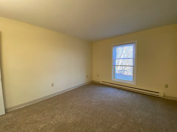 $1,899 | 171 Eastern Avenue, Unit 104, Manchester, NH 03104