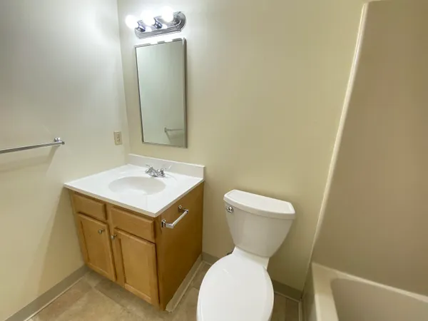 $1,899 | 171 Eastern Avenue, Unit 104, Manchester, NH 03104