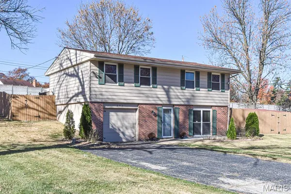 $2,100 | 803 Villette Court, Ballwin, MO 63011