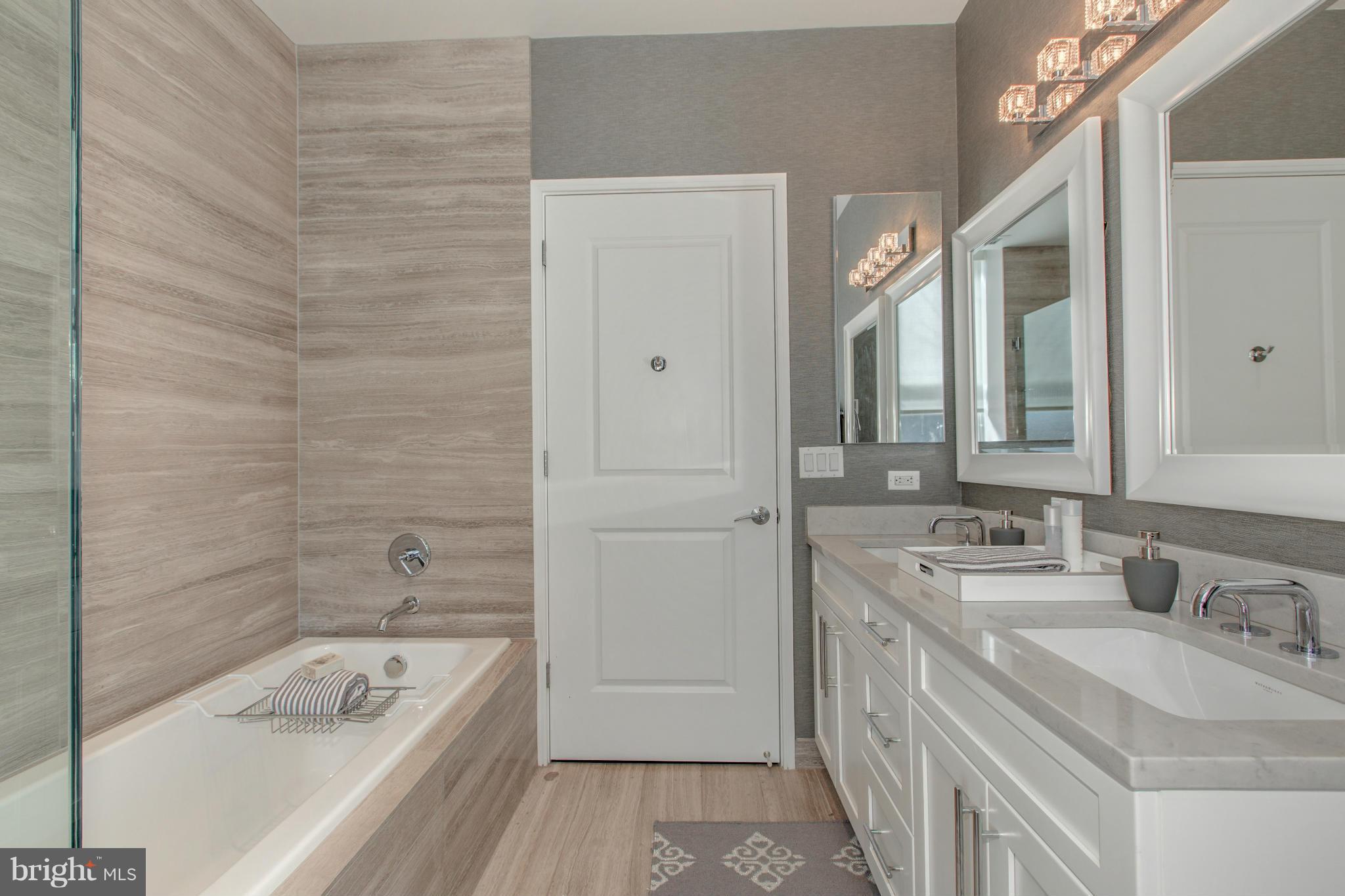 3052 R Street Northwest, Unit 104 Washington, DC 20007 - Photo 20 of 29 Bath (Master)