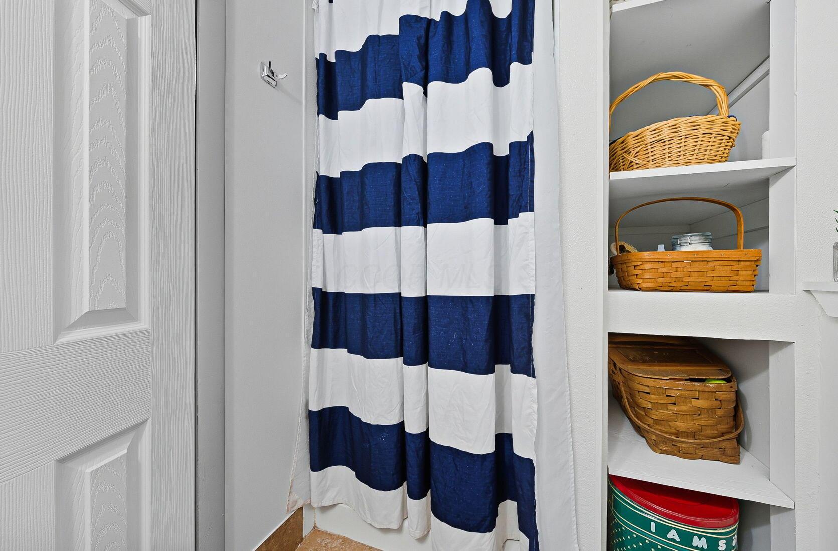 2627 Hubbell Road Columbus, OH 43232 - Photo 26 of 35 Linen Closet
