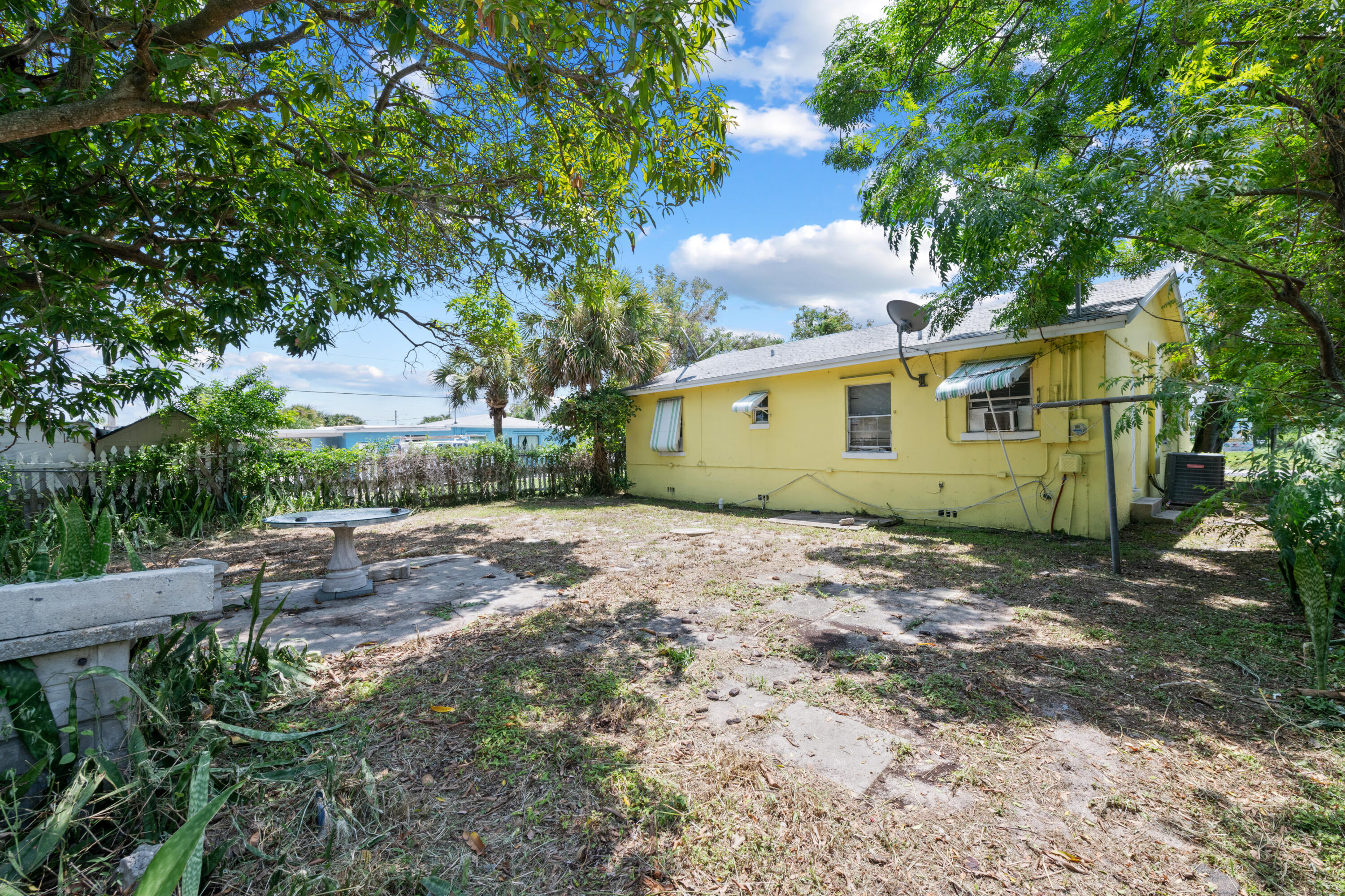 616 West 5th Street Riviera Beach, FL 33404 - Photo 7 of 23 DSC_8645