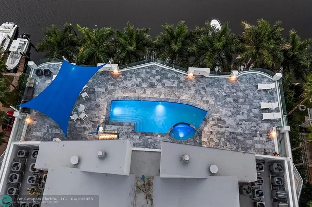 $2,100,000 | 301 Hendricks Isle, Unit 9, Fort Lauderdale, FL 33301