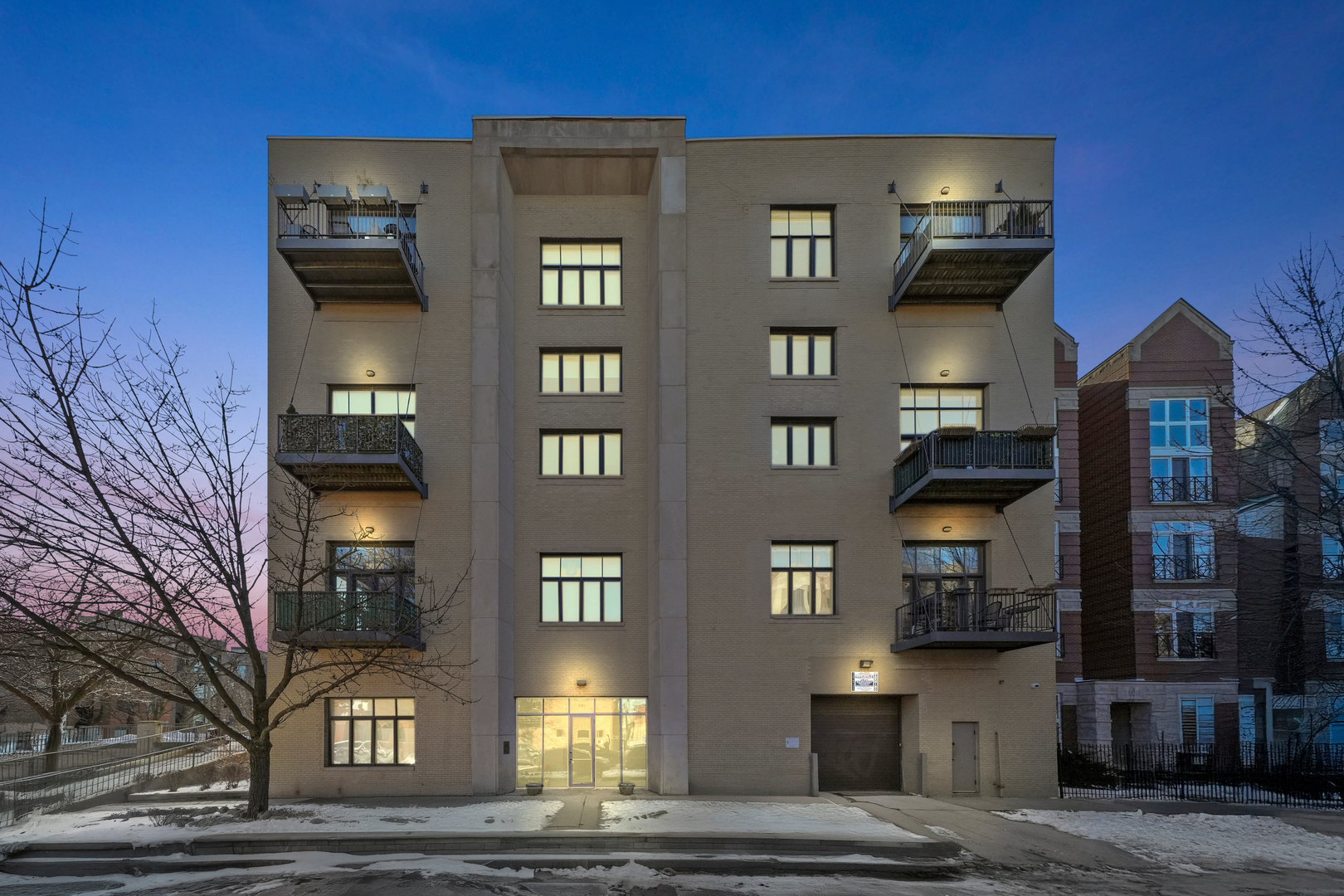 2101 West Rice Street, Unit 100 Chicago, IL 60622 - Photo 31 of 32 a front view of a building