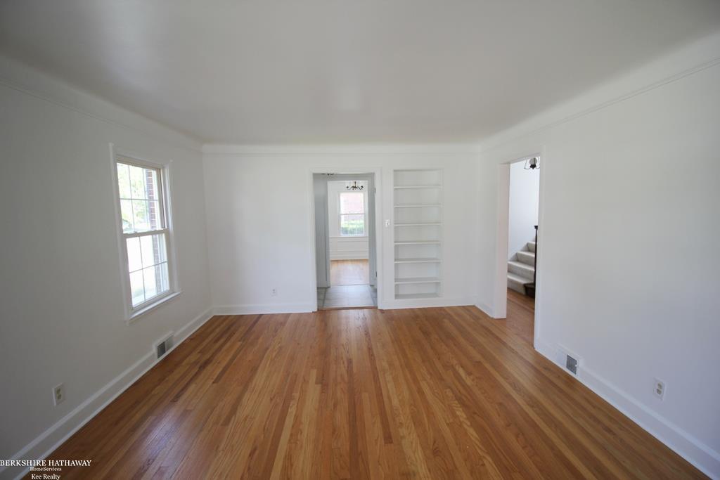 1583 Hawthorne Road Grosse Pointe Woods, MI 48236 - Photo 8 of 30