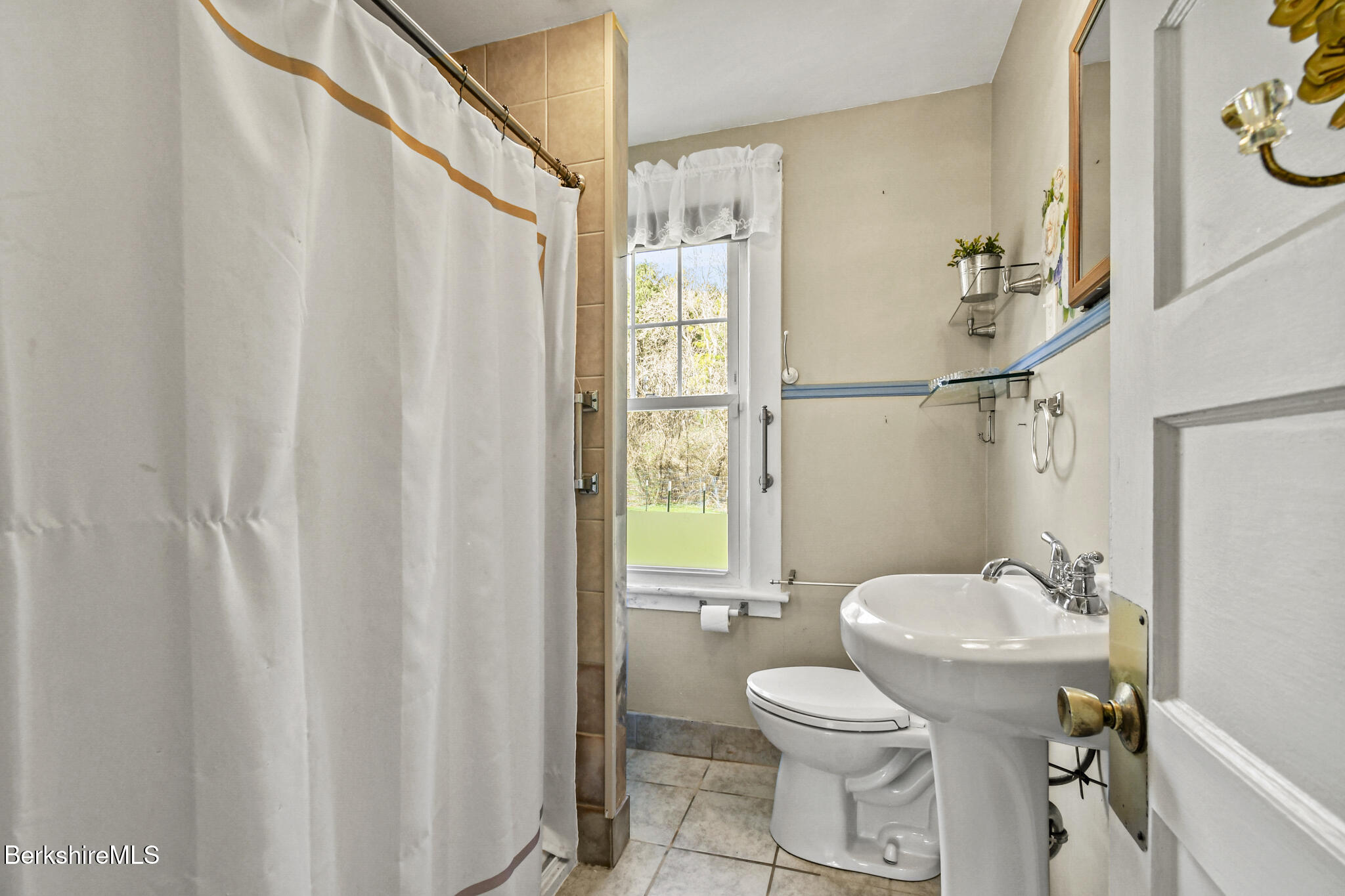 208 Jason Street Pittsfield, MA 01201 - Photo 11 of 32 a bathroom with a sink toilet and shower