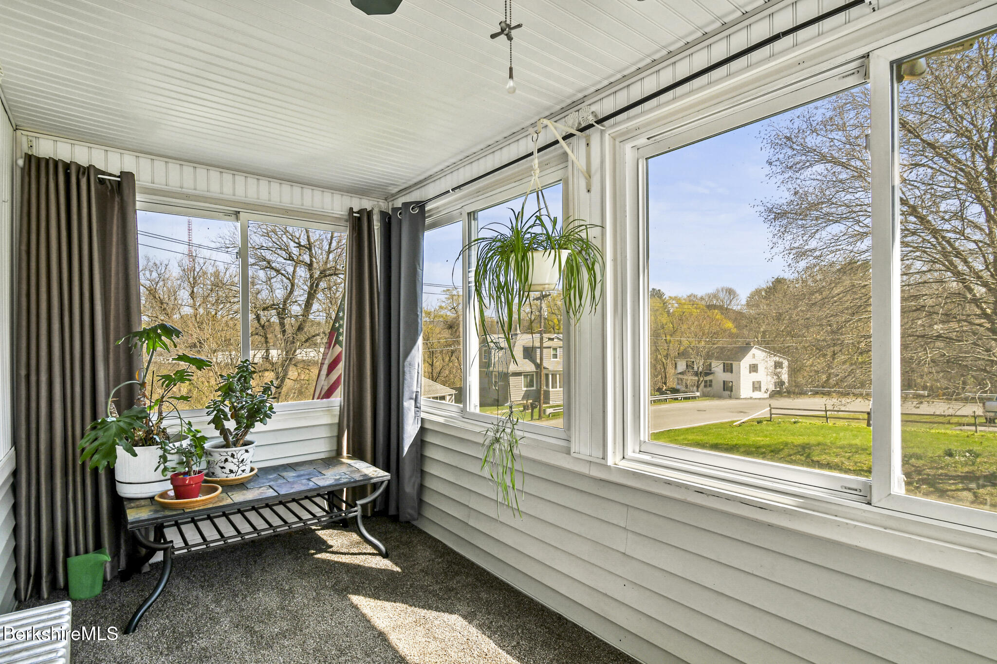 208 Jason Street Pittsfield, MA 01201 - Photo 18 of 32