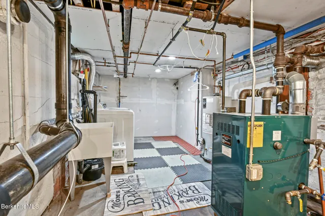 $319,900 | 208 Jason Street, Pittsfield, MA 01201