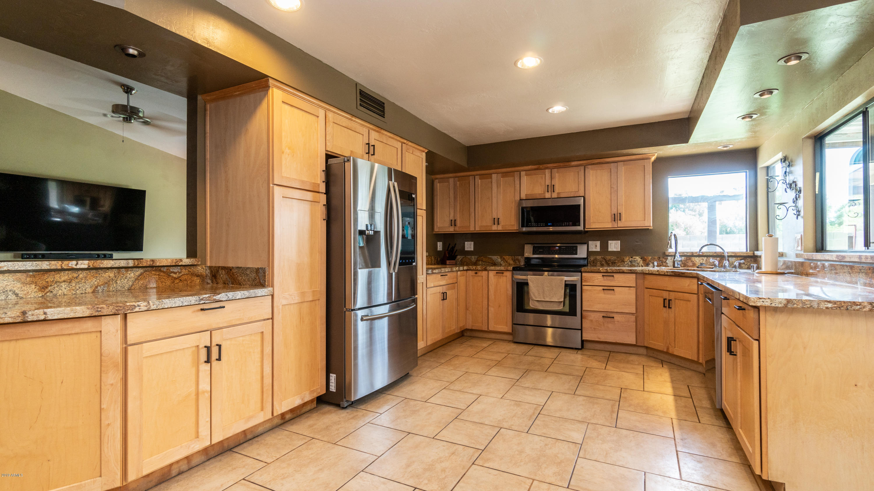 2247 East Kathleen Road Phoenix, AZ 85022 - Photo 3 of 33 2247 E. Kathleen Rd-12