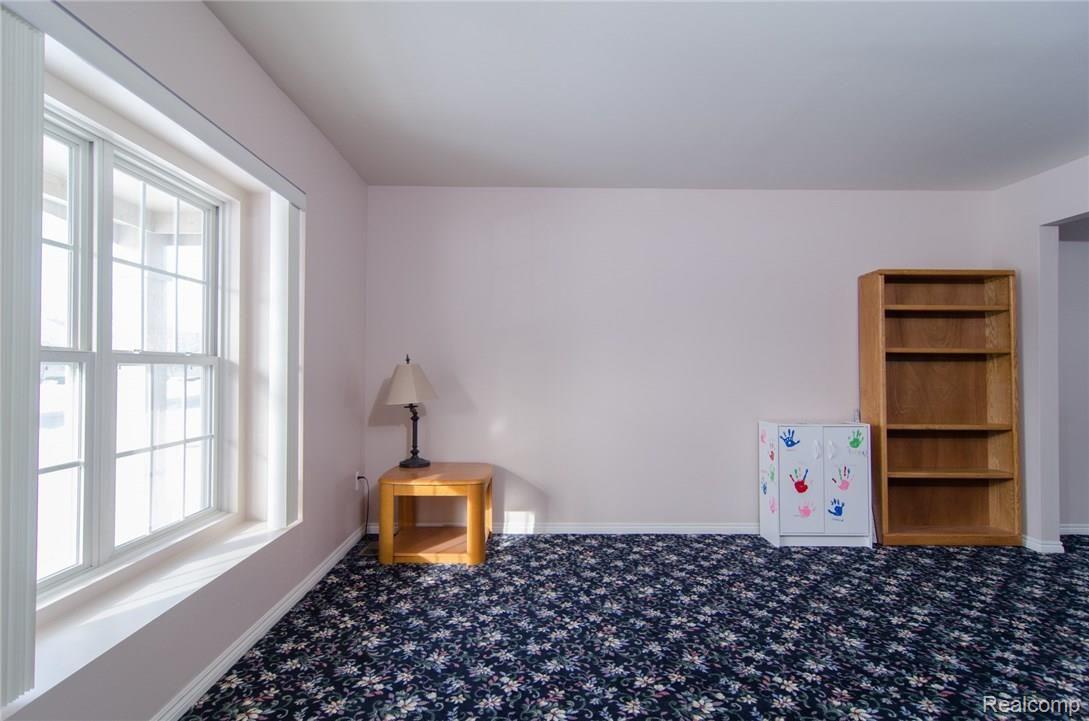 60 Ridge Field Court Oxford, MI 48371 - Photo 5 of 37 4.jpg