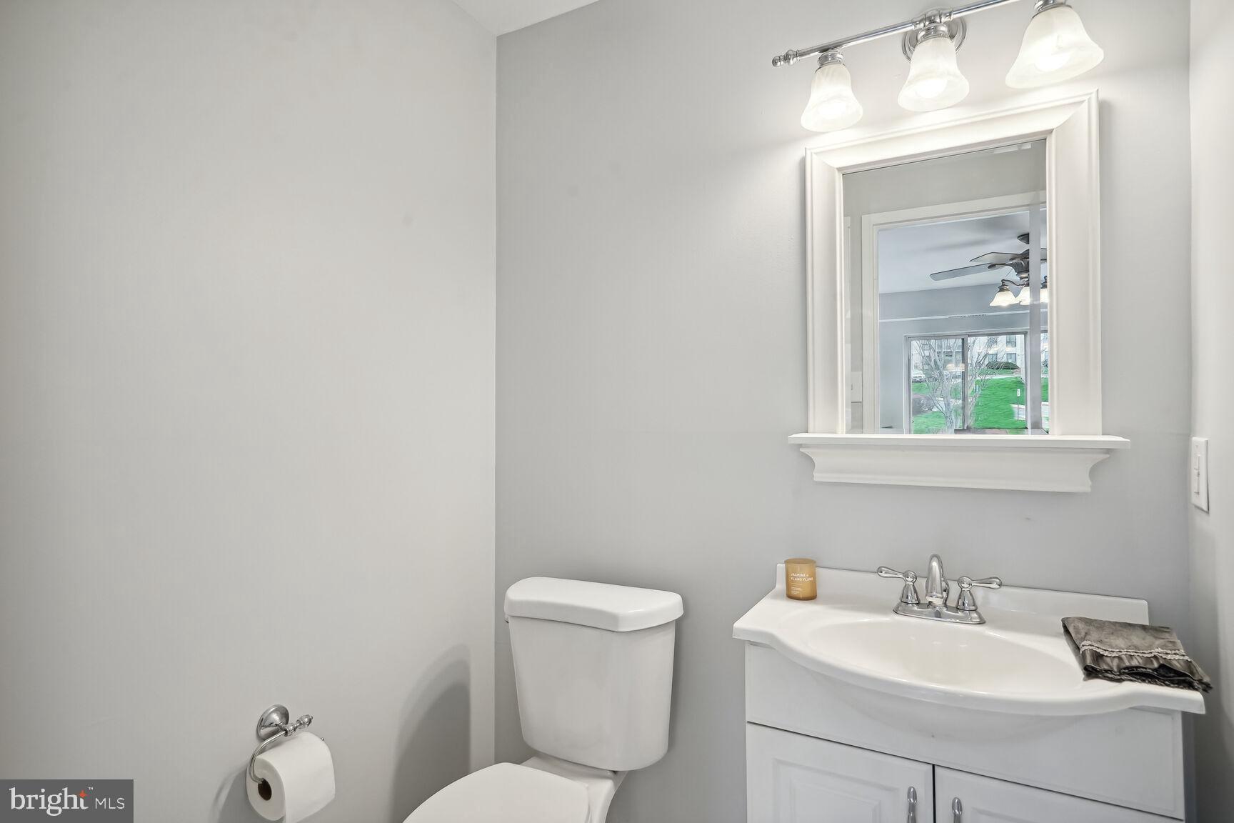 6135 Edsall Road, Unit O Alexandria, VA 22304 - Photo 20 of 27 HALF BATH IN PRIMARY BEDROOM