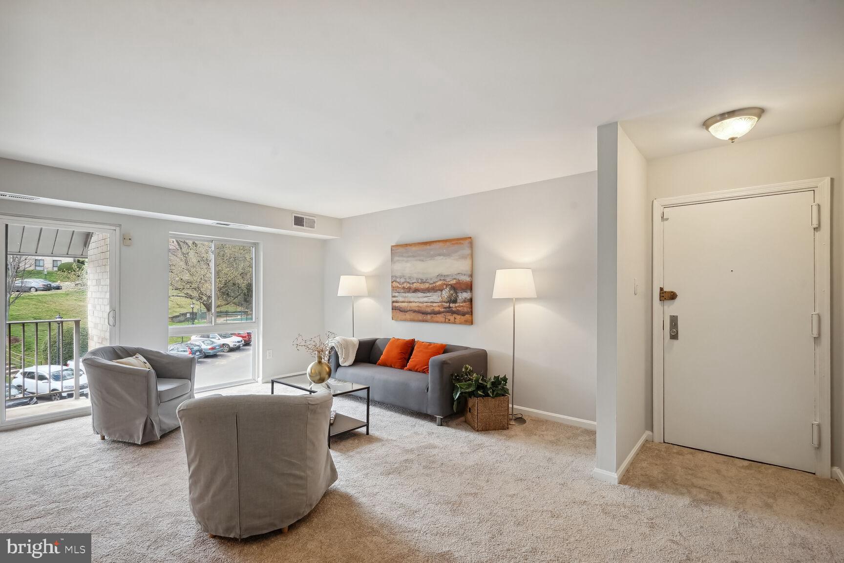 6135 Edsall Road, Unit O Alexandria, VA 22304 - Photo 4 of 27 SUN DRENCH TOP FLOOR CONDO