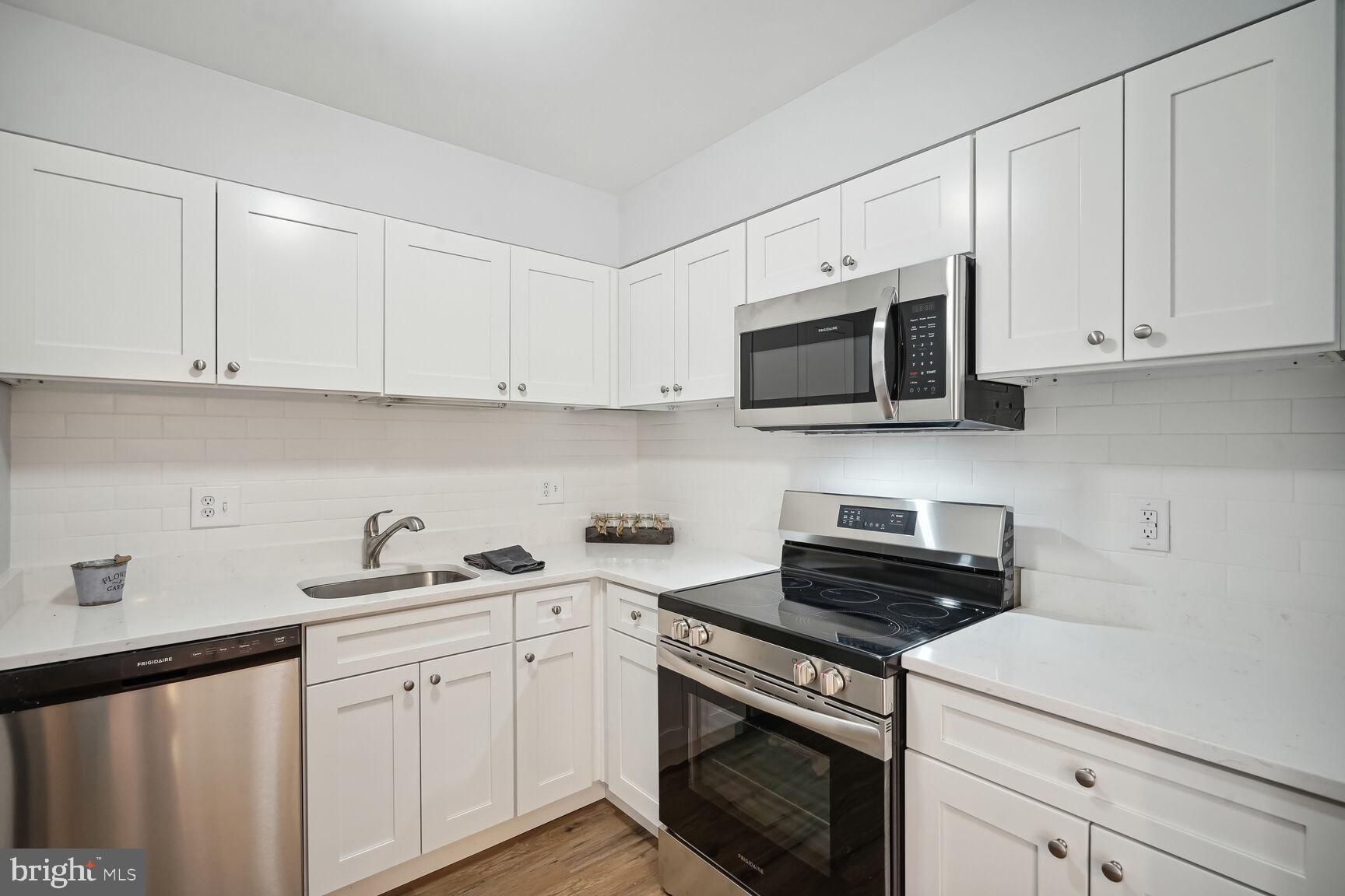 6135 Edsall Road, Unit O Alexandria, VA 22304 - Photo 10 of 27 NEW KITCHEN