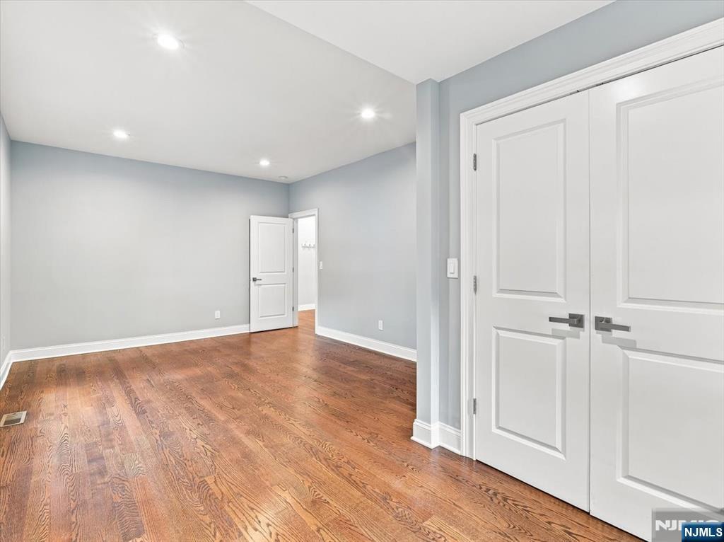 44 Clinton Street Bloomfield, NJ 07003 - Photo 4 of 41 Gallery Image 4