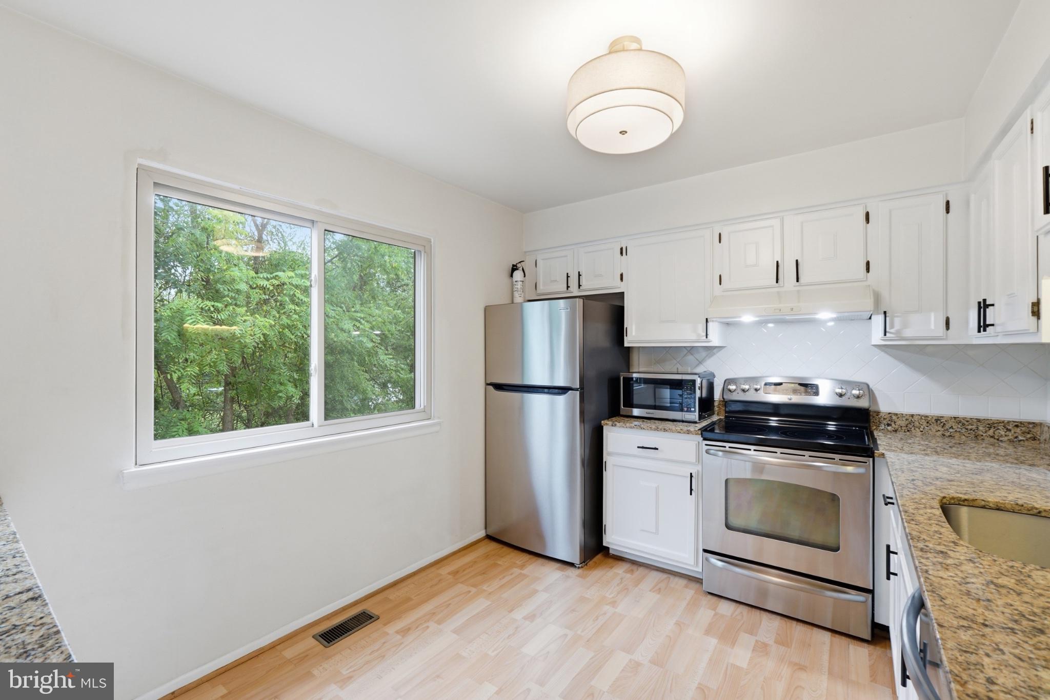 8918 Centerway Road Gaithersburg, MD 20879 - Photo 8 of 29 Gallery Image 8