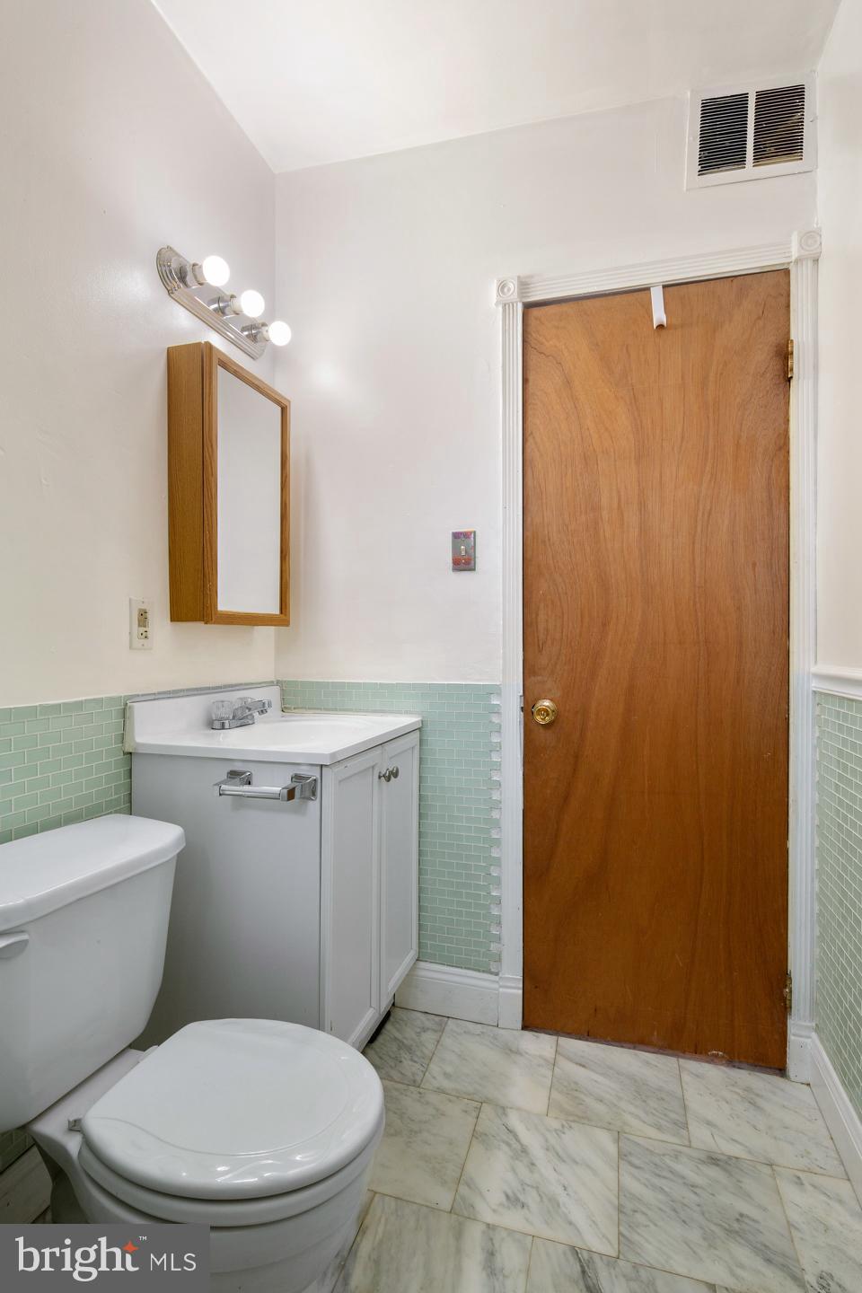 509 Reed Street Philadelphia, PA 19147 - Photo 14 of 19 Unit 3 bathroom