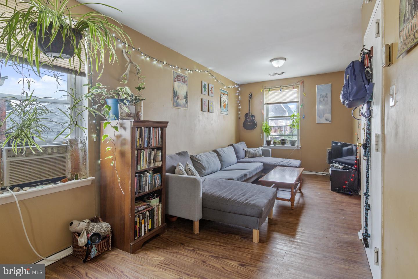 509 Reed Street Philadelphia, PA 19147 - Photo 3 of 19 Unit 2 living room