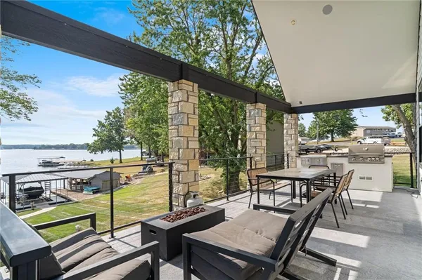 $1,190,000 | 102 Angler Point, Gallatin, MO 64640