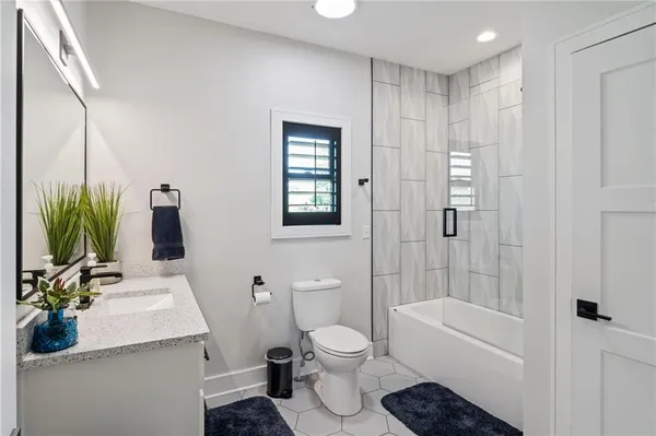 $1,190,000 | 102 Angler Point, Gallatin, MO 64640