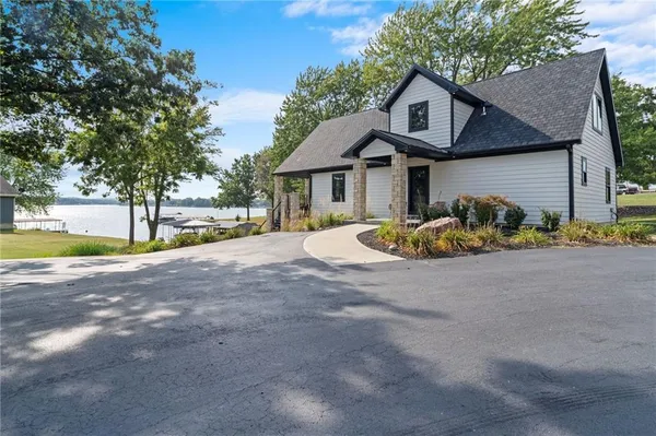 $1,190,000 | 102 Angler Point, Gallatin, MO 64640