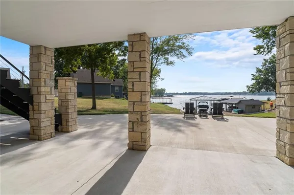 $1,190,000 | 102 Angler Point, Gallatin, MO 64640