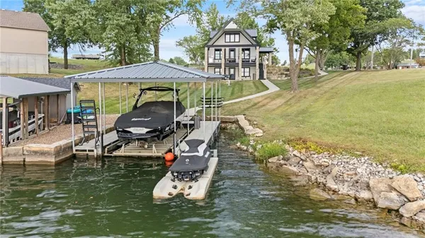 $1,190,000 | 102 Angler Point, Gallatin, MO 64640