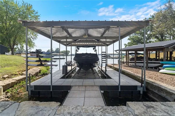 $1,190,000 | 102 Angler Point, Gallatin, MO 64640