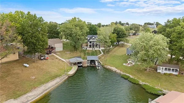 $1,190,000 | 102 Angler Point, Gallatin, MO 64640