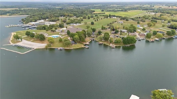 $1,190,000 | 102 Angler Point, Gallatin, MO 64640