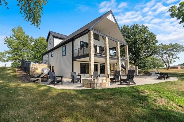 $1,190,000 | 102 Angler Point, Gallatin, MO 64640