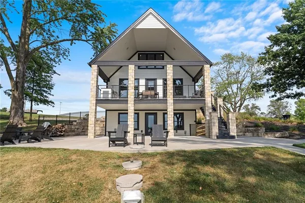 $1,190,000 | 102 Angler Point, Gallatin, MO 64640