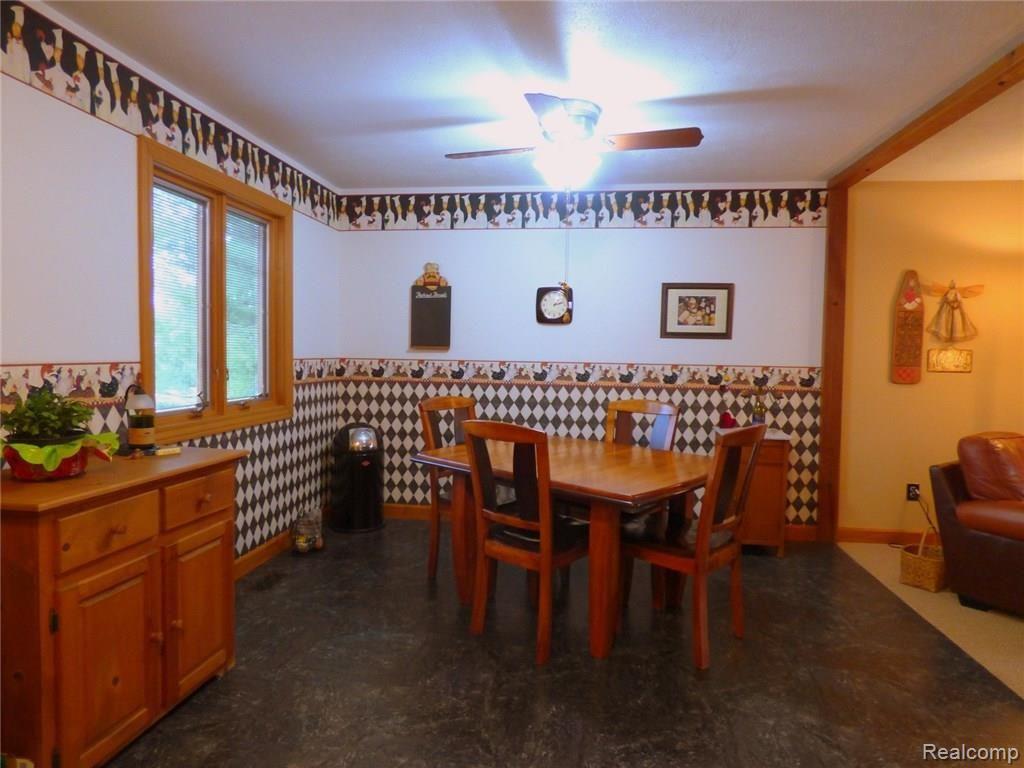 8826 Pettysville Road Pinckney, MI 48169 - Photo 5 of 31 5 DINING AREA.JPG
