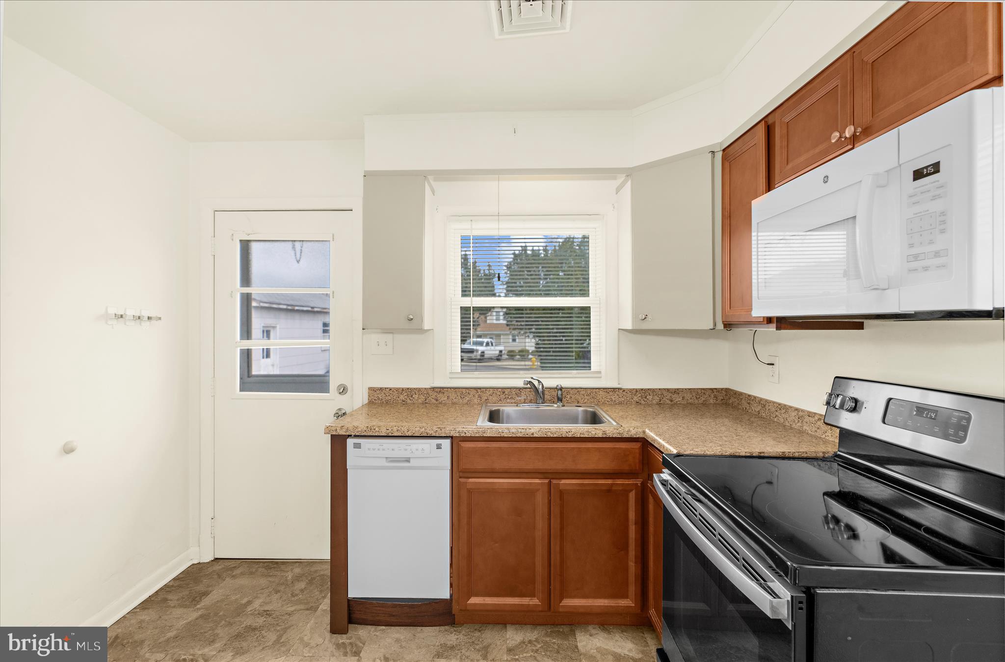 8229 Fort Smallwood Road Baltimore, MD 21226 - Photo 11 of 75 Gallery Image 11