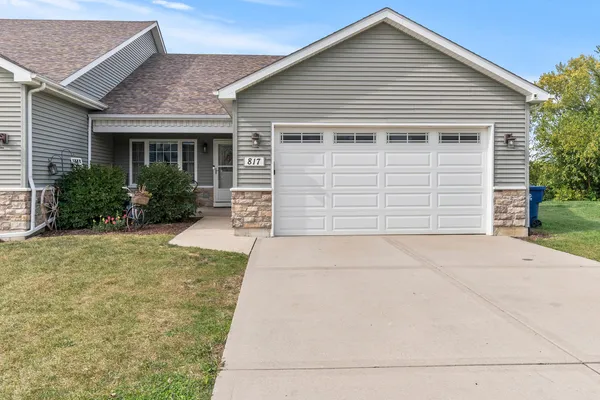 $325,000 | 817 Casey Drive, Minooka, IL 60447