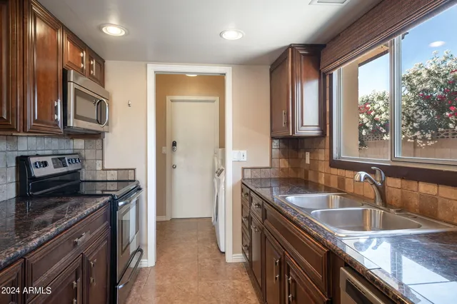 $2,800 | 6413 North 82nd Street, Scottsdale, AZ 85250