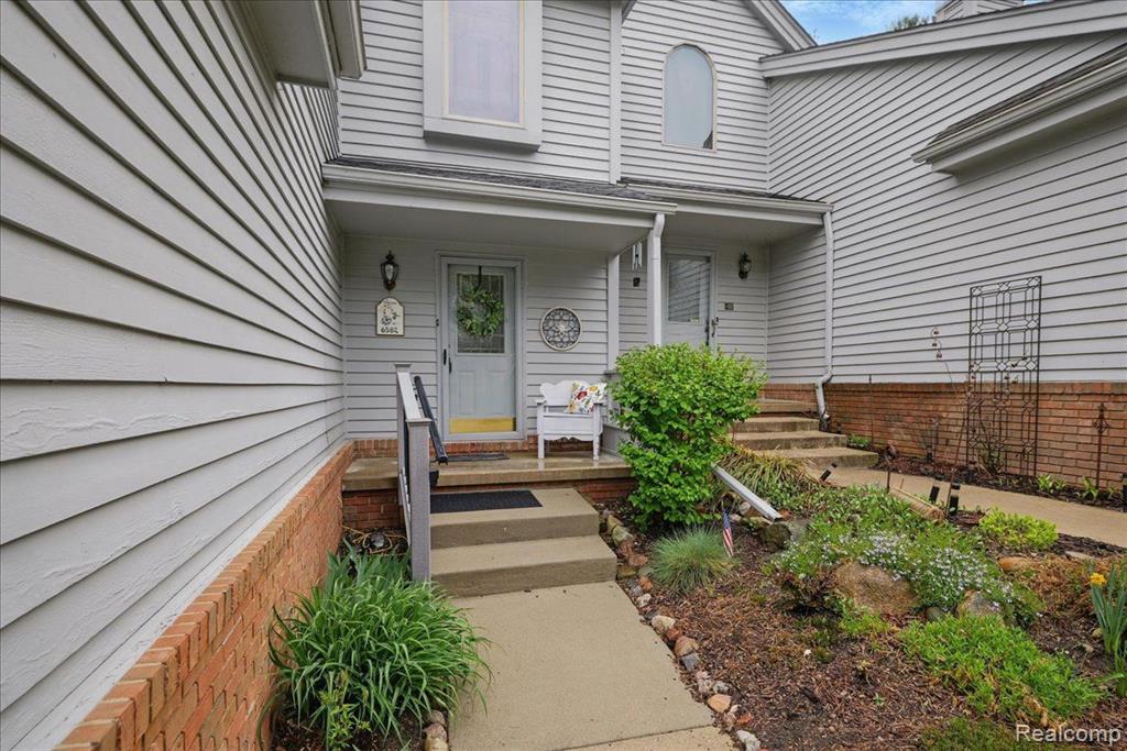 6582 Ridgeview Drive Clarkston, MI 48346 - Photo 2 of 45