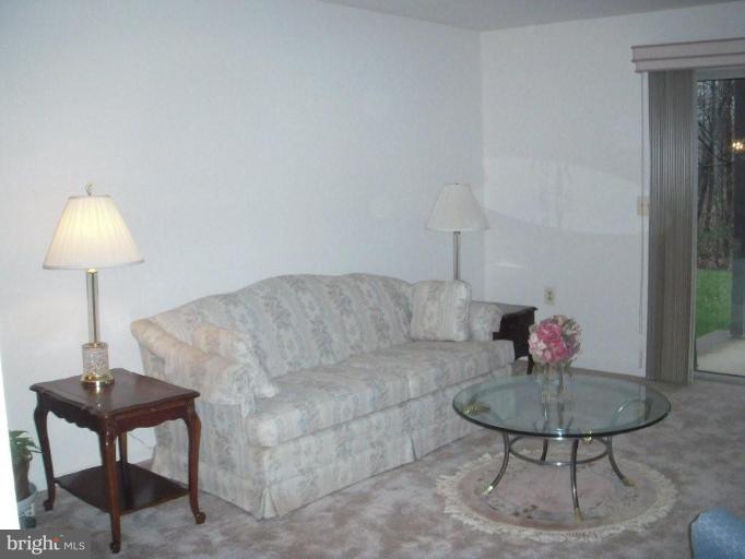 3901 Darleigh Road, Unit D Nottingham, MD 21236 - Photo 4 of 27 Living Room